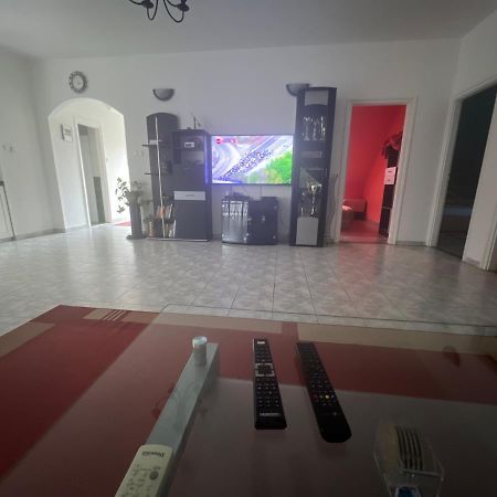 Gabe'S Nest Apartment Urom Bagian luar foto