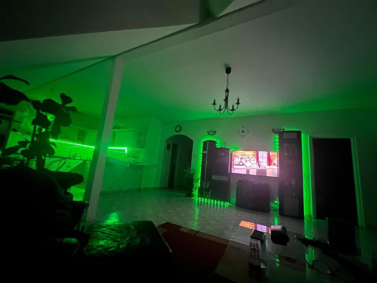 Gabe'S Nest Apartment Urom Bagian luar foto