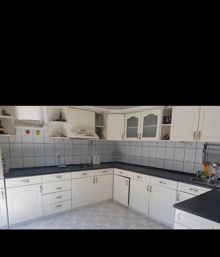 Gabe'S Nest Apartment Urom Bagian luar foto